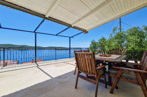 Foto 5 - Apartamento de 2 quartos em Rab com jardim e terraço