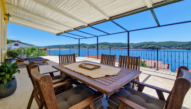 Foto 1 - Apartamento de 2 quartos em Rab com jardim e terraço