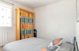 Foto 3 - Appartamento con 2 camere da letto a Le Grau-du-Roi con vista mare
