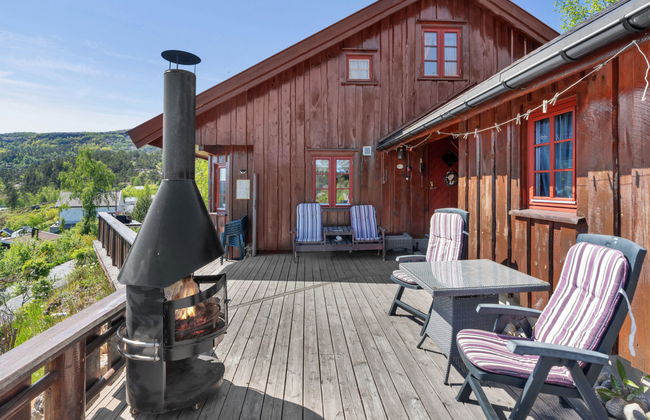 Casa de 4 quartos em Fossdal com jardim e terraço - Foto 1