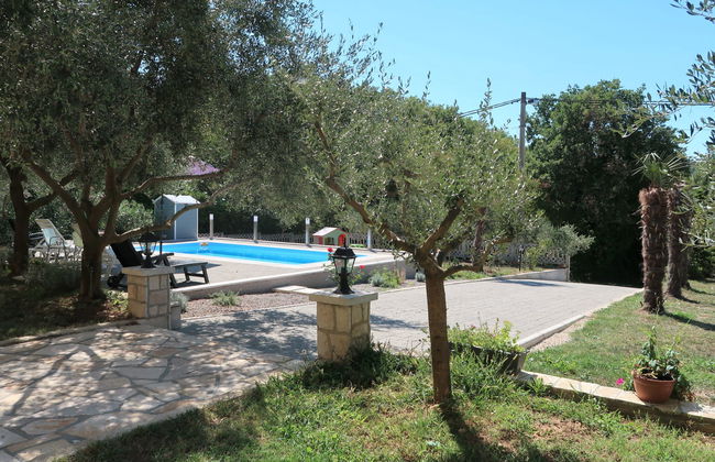 Apartamento de 2 quartos em Labin com piscina privada e jardim - Foto 42