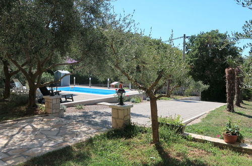 Photo 15 - 2 bedroom Apartment in Labin with private pool and garden