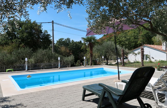 Apartamento de 2 quartos em Labin com piscina privada e jardim - Foto 40