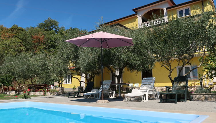 Foto 1 - Appartamento con 2 camere da letto a Labin con piscina privata e giardino