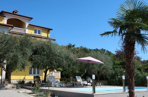 Photo 10 - 2 bedroom Apartment in Labin with private pool and garden