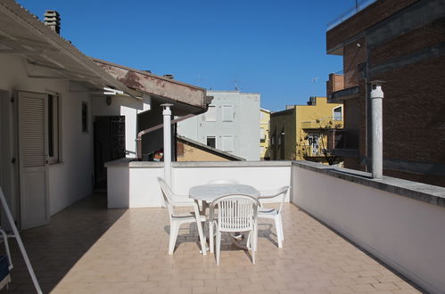 Foto 16 - Apartamento de 1 habitación en Cattolica con terraza y vistas al mar