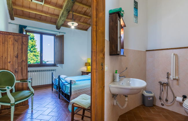 4 bedroom Apartment in Castelnuovo di Val di Cecina with swimming pool and garden - Photo 10