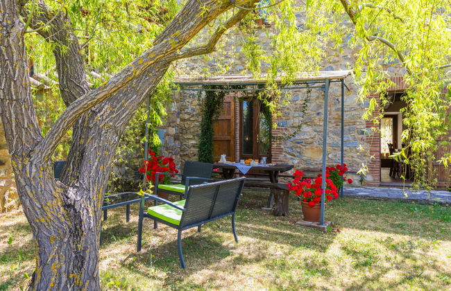 4 bedroom Apartment in Castelnuovo di Val di Cecina with swimming pool and garden - Photo 34