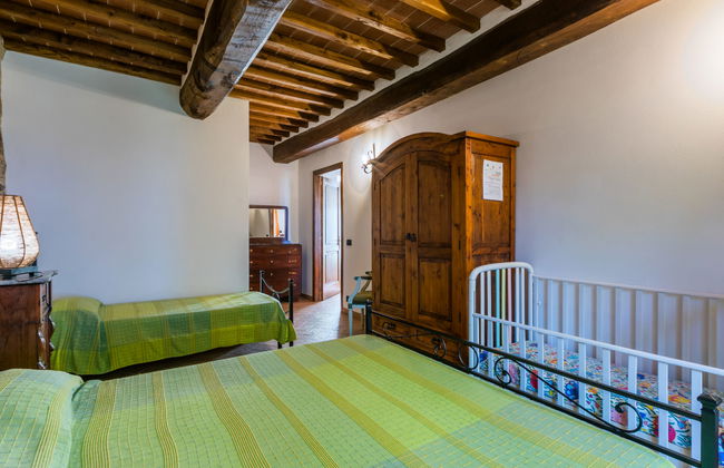 4 bedroom Apartment in Castelnuovo di Val di Cecina with swimming pool and garden - Photo 14