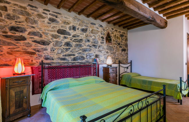 4 bedroom Apartment in Castelnuovo di Val di Cecina with swimming pool and garden - Photo 12