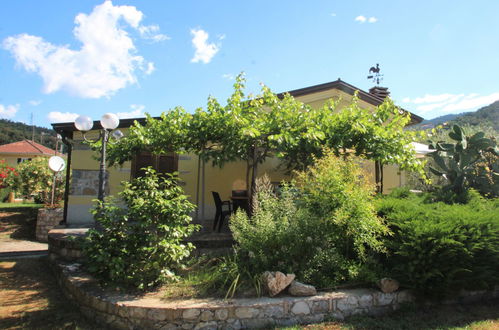 Foto 3 - Casa de 2 quartos em Sestri Levante com piscina privada e jardim