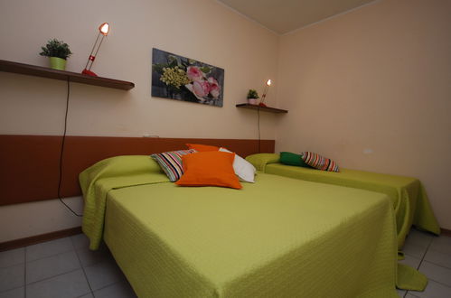 Foto 9 - Apartamento de 1 quarto em Lignano Sabbiadoro com jardim