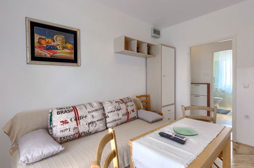 Foto 9 - Appartamento con 1 camera da letto a Umag con terrazza e vista mare