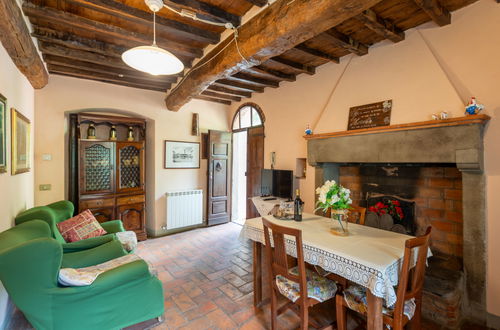 Foto 4 - Apartment mit 1 Schlafzimmer in Loro Ciuffenna mit schwimmbad und garten