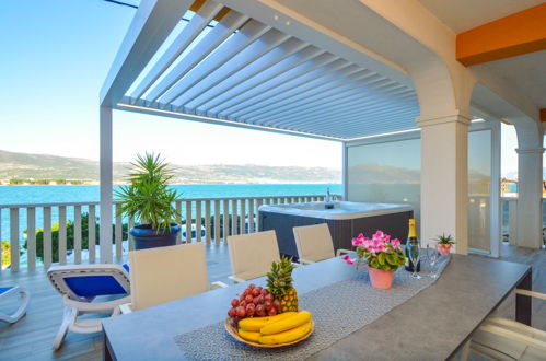 Foto 4 - Apartment mit 3 Schlafzimmern in Trogir mit schwimmbad und terrasse