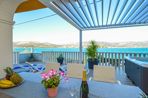 Photo 16 - 3 bedroom Apartment in Trogir with swimming pool and garden