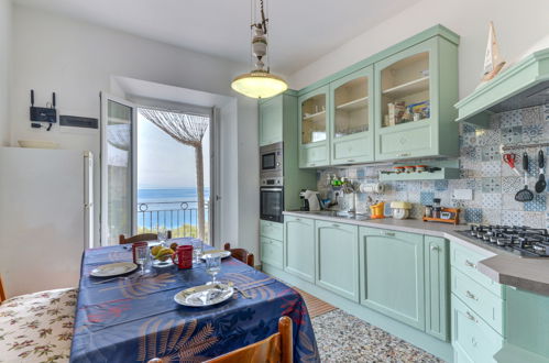 Foto 5 - Apartamento de 3 habitaciones en Portoferraio con jardín y vistas al mar