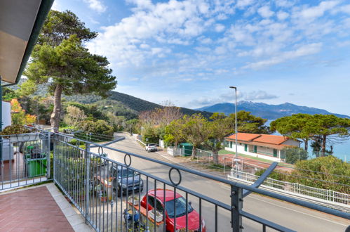 Photo 9 - 3 bedroom Apartment in Portoferraio with garden and sea view
