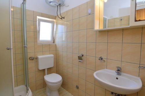 Foto 8 - Apartamento de 1 quarto em Stari Grad com jardim