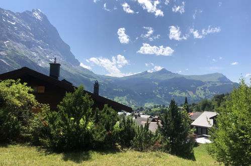 Foto 11 - Appartamento a Grindelwald con giardino