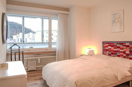 Foto 4 - Apartment mit 1 Schlafzimmer in Sankt Moritz mit garten