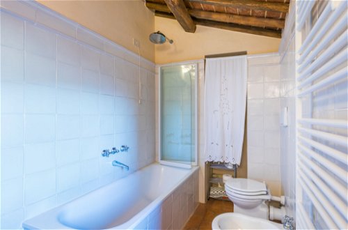 Foto 27 - Haus mit 3 Schlafzimmern in Cortona mit garten und terrasse