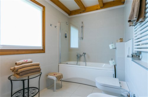 Foto 31 - Casa con 3 camere da letto a Lignano Sabbiadoro con piscina e vista mare