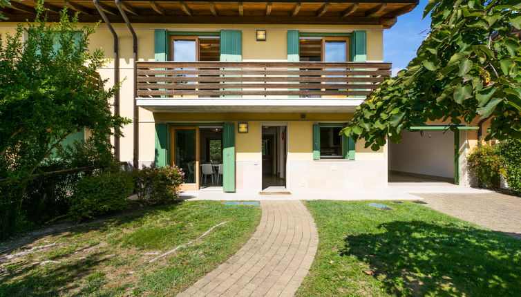 Foto 1 - Casa con 3 camere da letto a Lignano Sabbiadoro con piscina e giardino