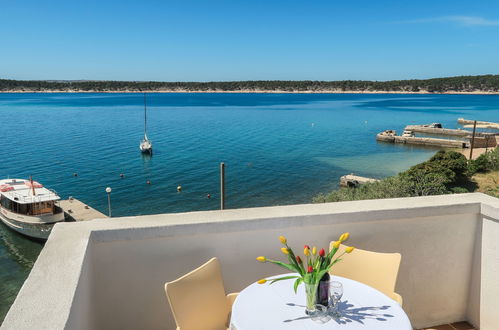 Foto 1 - Appartamento con 2 camere da letto a Rab con terrazza e vista mare