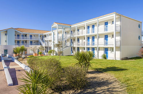 Foto 16 - Apartamento en Les Sables-d'Olonne con piscina y jardín