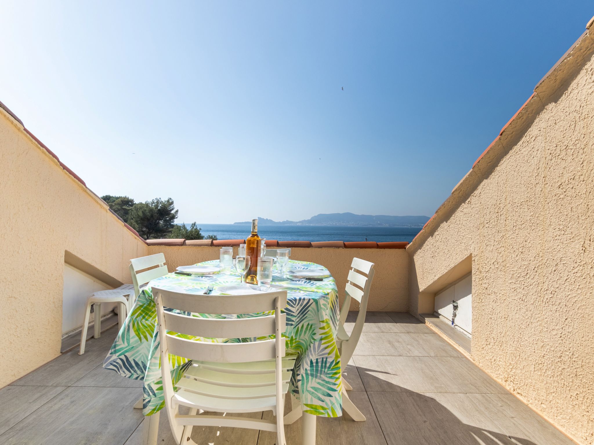 Photo 2 - Appartement de 2 chambres à Saint-Cyr-sur-Mer avec terrasse et vues à la mer