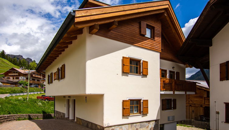 Foto 1 - Casa con 3 camere da letto a San Giovanni di Fassa-Sèn Jan con vista sulle montagne