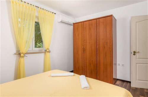 Foto 30 - Casa con 3 camere da letto a Kršan con piscina e vista mare