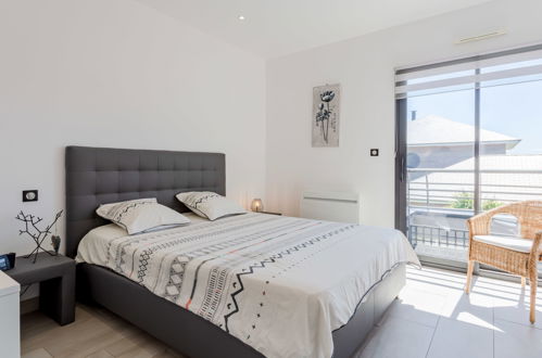Foto 13 - Casa con 5 camere da letto a Pirou con terrazza e vista mare