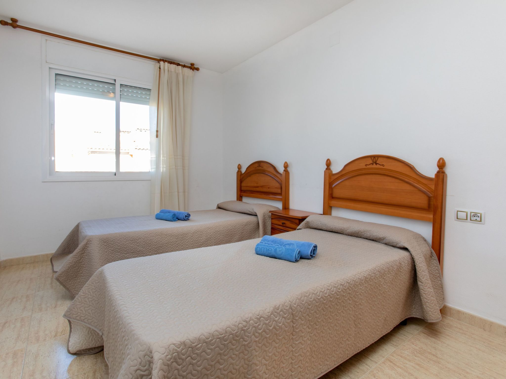 Foto 4 - Appartamento con 2 camere da letto a Mont-roig del Camp con piscina e vista mare