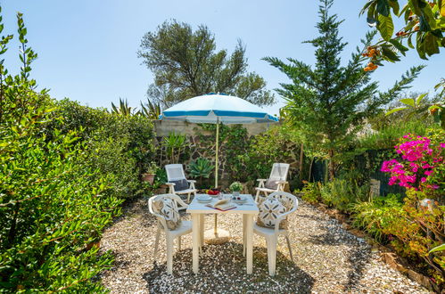 Photo 2 - Maison de 2 chambres à Villasimius avec jardin et terrasse