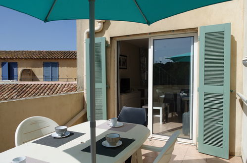 Photo 2 - 2 bedroom Apartment in Six-Fours-les-Plages with swimming pool and terrace