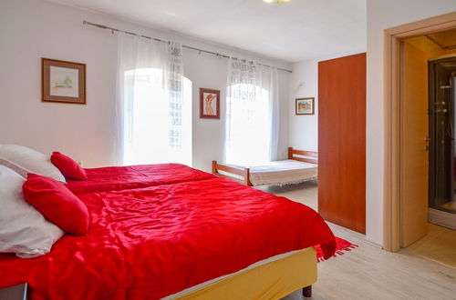 Foto 6 - Appartamento con 3 camere da letto a Matulji con giardino e terrazza