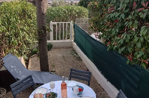 Photo 1 - 1 bedroom Apartment in Six-Fours-les-Plages with garden and terrace