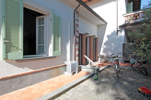 Photo 8 - 2 bedroom House in Forte dei Marmi with garden