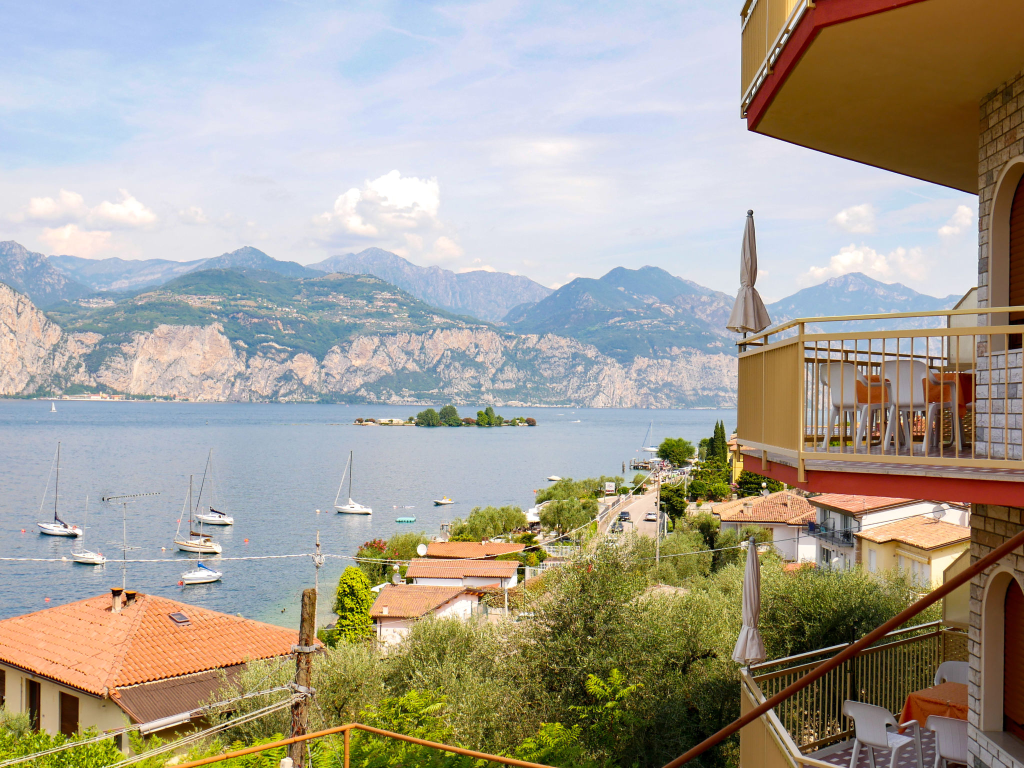 Foto 3 - Apartamento de 1 habitación en Brenzone sul Garda con terraza y vistas a la montaña