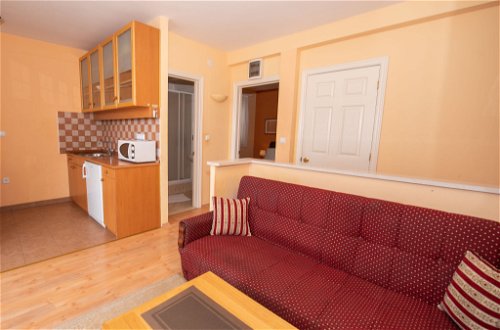 Photo 9 - 1 bedroom Apartment in Makarska with sea view