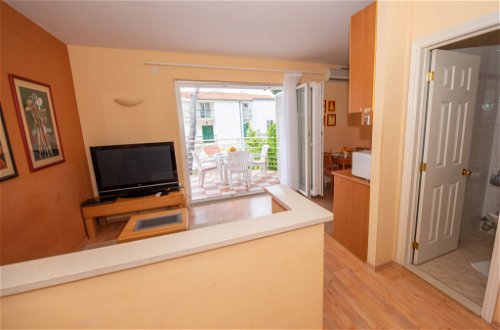 Foto 7 - Apartment mit 1 Schlafzimmer in Makarska mit blick aufs meer