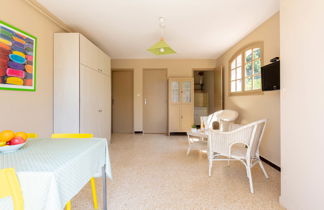 Photo 3 - Apartment in Hyères with garden and sea view
