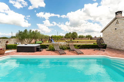 Photo 43 - Maison de 4 chambres à Zemunik Donji avec piscine privée et jardin