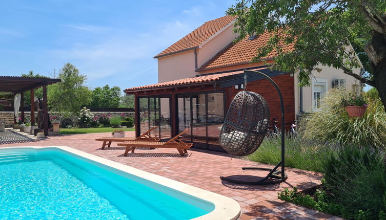 Photo 1 - Maison de 4 chambres à Zemunik Donji avec piscine privée et vues à la mer