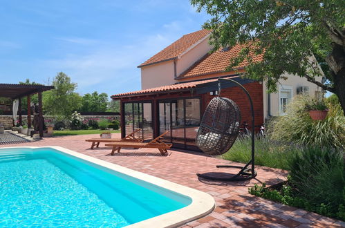 Photo 1 - Maison de 4 chambres à Zemunik Donji avec piscine privée et vues à la mer