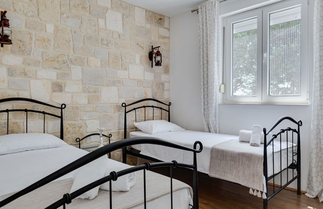 Casa de 5 quartos em Zemunik Donji com piscina privada e jardim - Foto 17