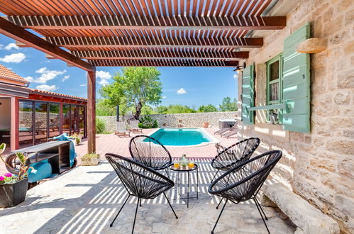 Photo 4 - Maison de 4 chambres à Zemunik Donji avec piscine privée et jardin