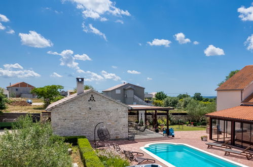 Photo 1 - Maison de 4 chambres à Zemunik Donji avec piscine privée et jardin